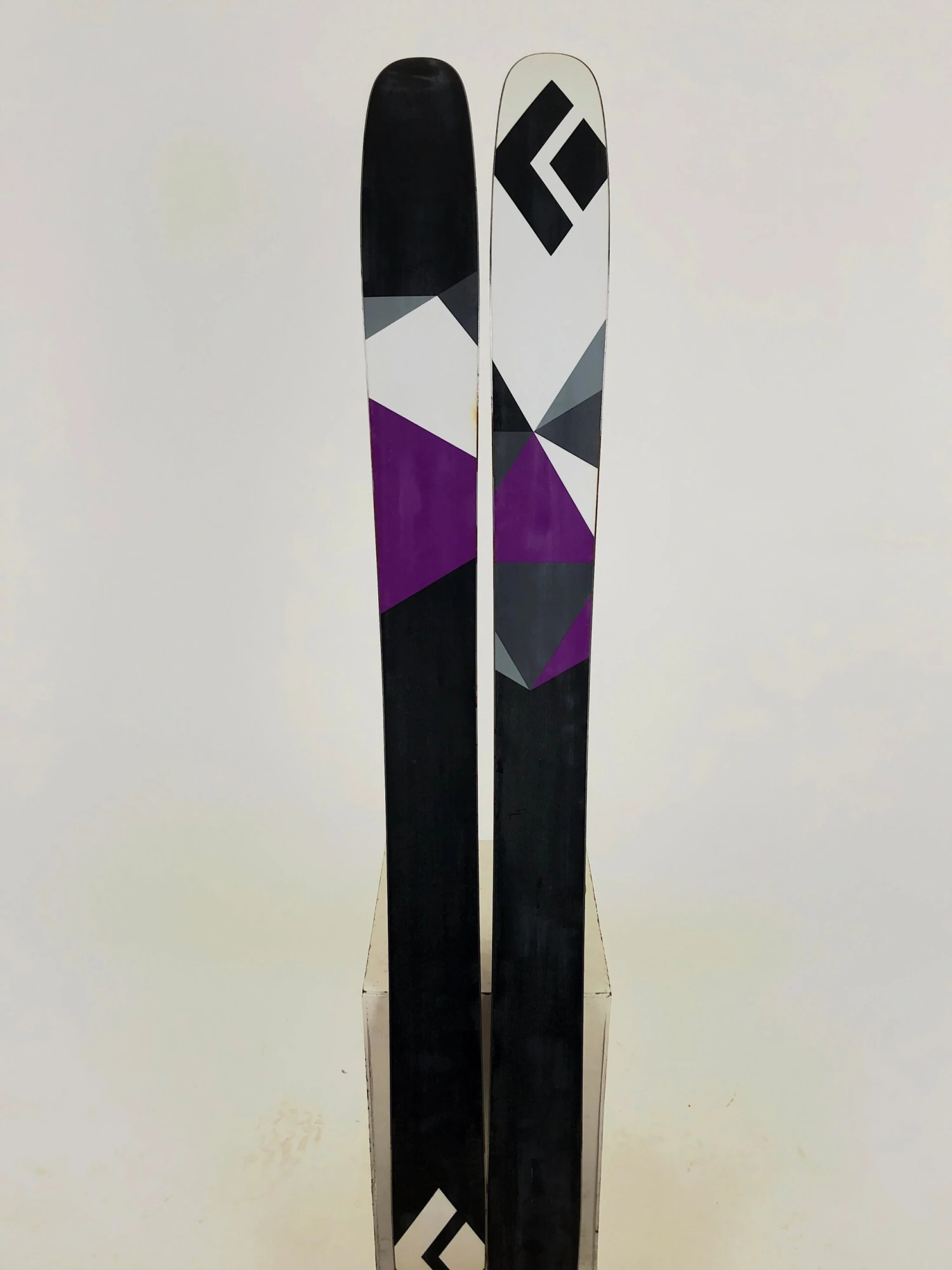 165cm Black Diamond Amperage W/ Black Diamond O1 Sm Freeflex (Used) 10 165cm Black Diamond Amperage W/ Black Diamond O1 Sm Freeflex (Used) - Image 8