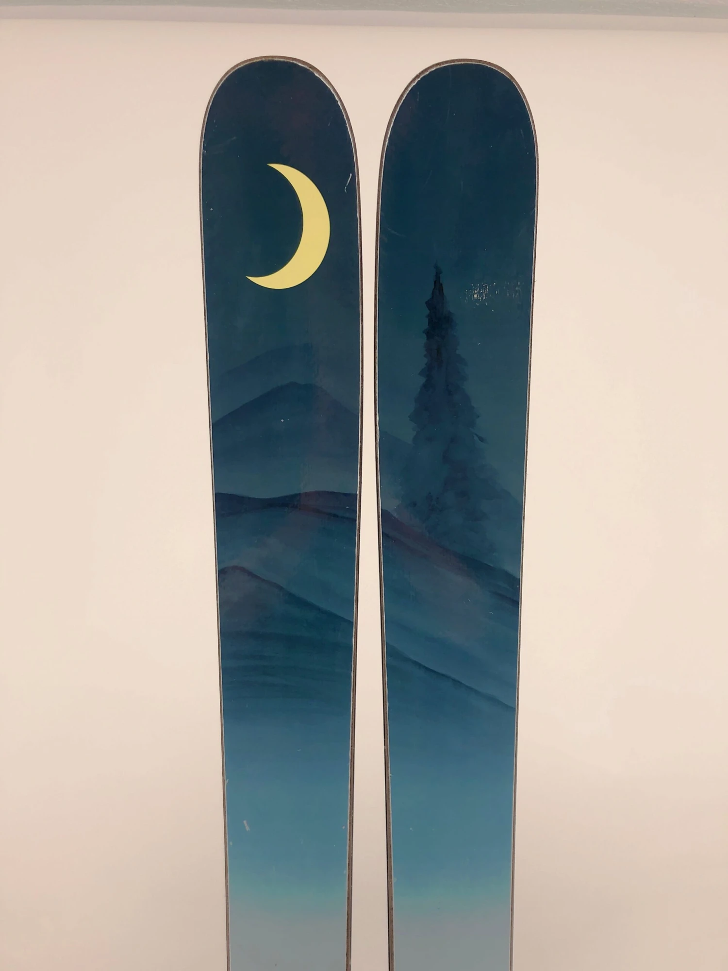 185cm Praxis BC W/ 22 Designs Lynx Lg W/ Leashes (Used) 4 185cm Praxis BC W/ 22 Designs Lynx Lg W/ Leashes (Used) - Image 2