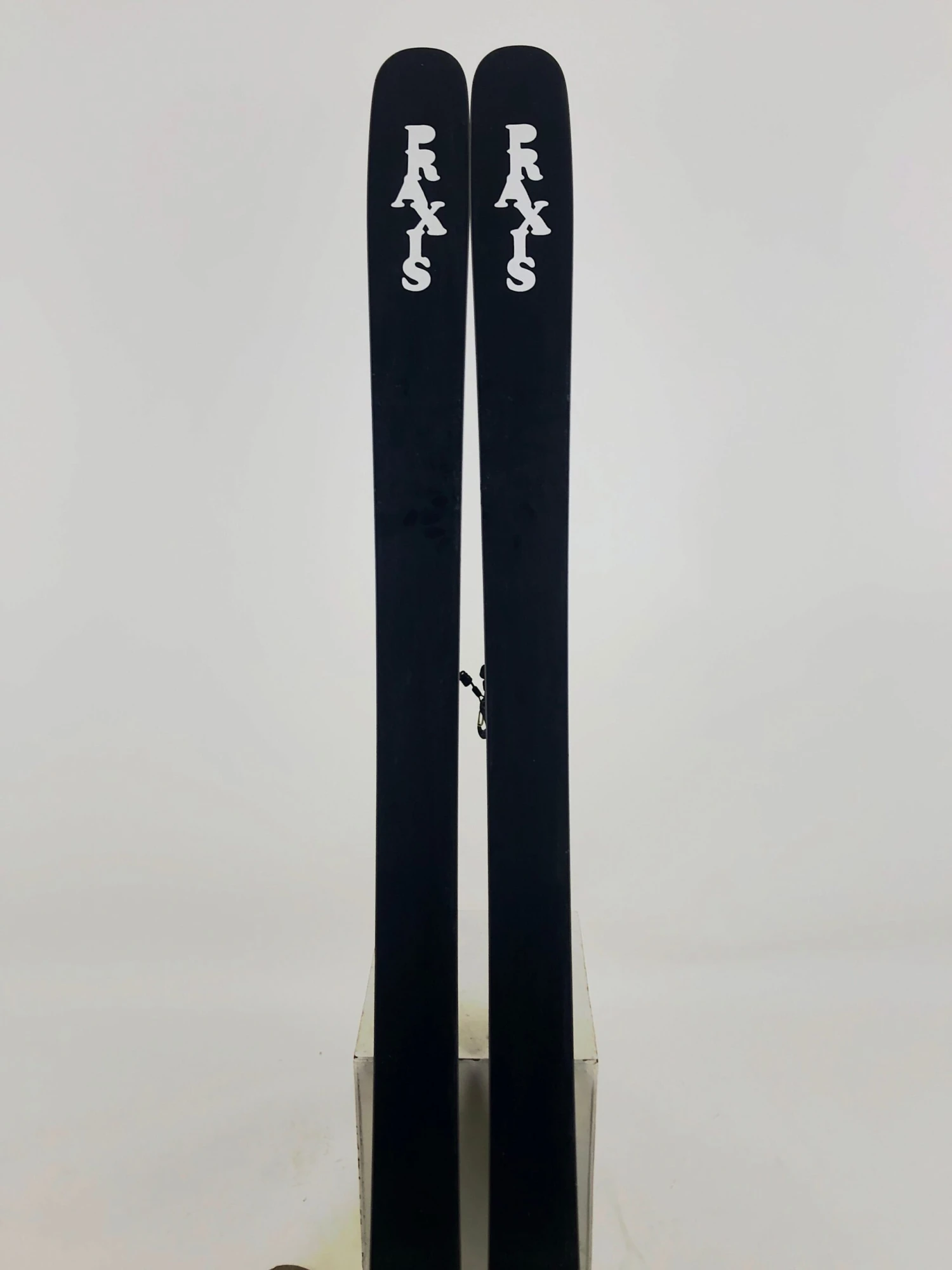 185cm Praxis BC W/ 22 Designs Lynx Lg W/ Leashes (Used) 10 185cm Praxis BC W/ 22 Designs Lynx Lg W/ Leashes (Used) - Image 8